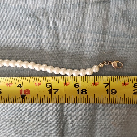 🎉 EUC Faux Pearl Necklace - Picture 3 of 5